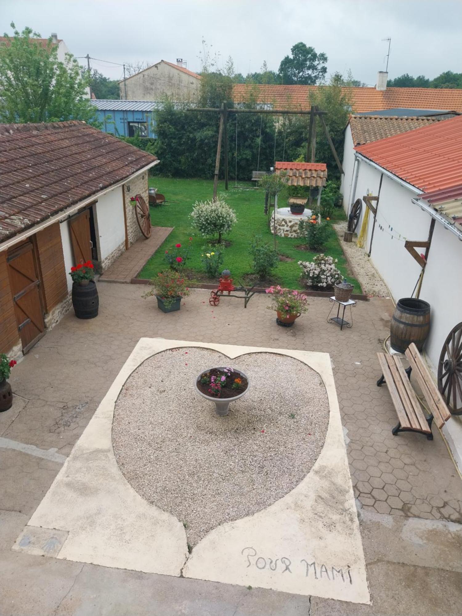 Chambre D Hote Les Frangins Avrille  Экстерьер фото